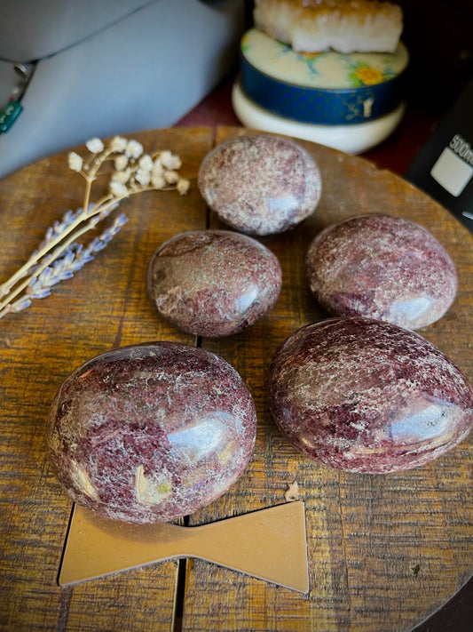 Garnet palm stones on a wooden surface.