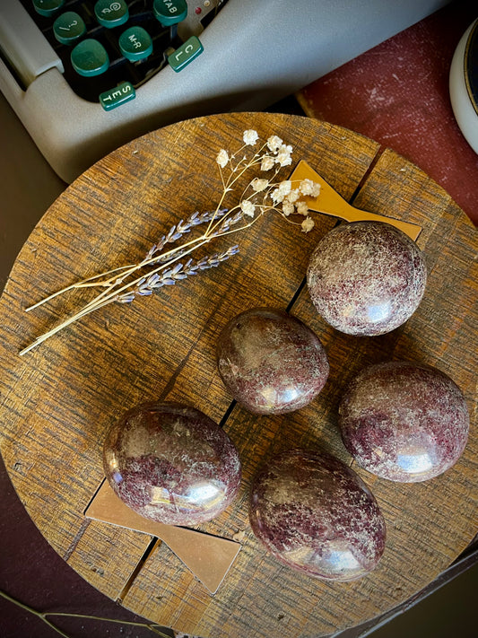 Garnet palm stones on a wooden surface.