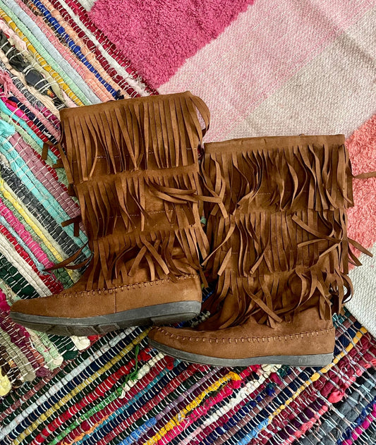 moccasin boots with fringe (used) - Lil Shop of Light & Love